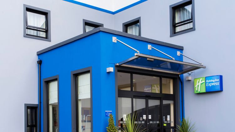 Holiday Inn Express Antrim Exterior