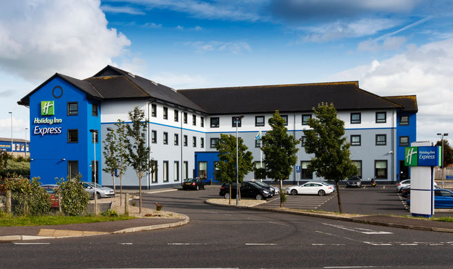 Holiday Inn Express Antrim Exterior