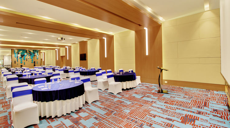 Holiday Inn Bengaluru Racecourse Ballroom
