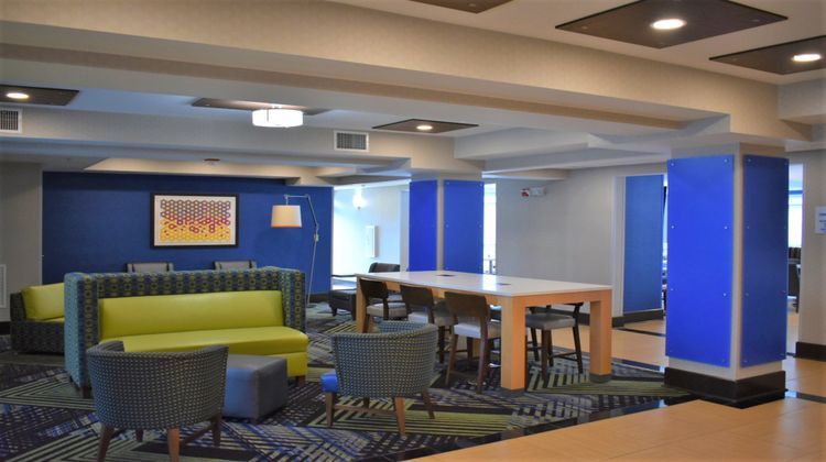 Holiday Inn Express Hotel & Suites Lobby