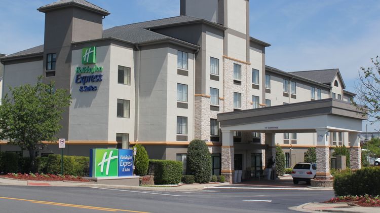 Holiday Inn Express Hotel & Suites Exterior