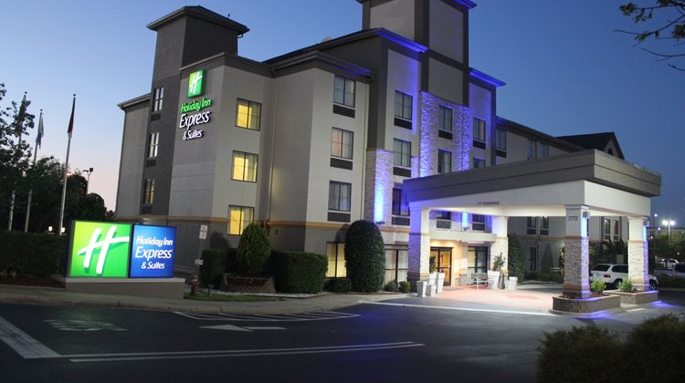 Holiday Inn Express Hotel & Suites Exterior