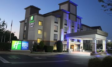 Holiday Inn Express Hotel & Suites