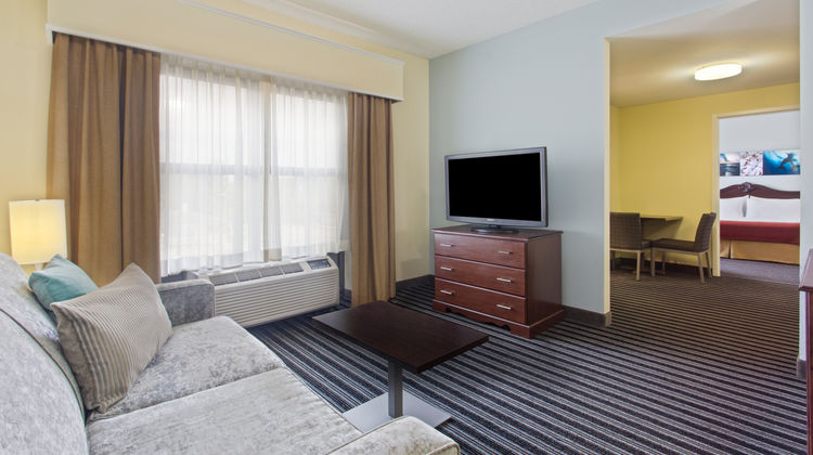 Holiday Inn Express Clearwater North Suite