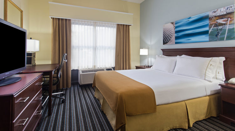 Holiday Inn Express Clearwater North Suite