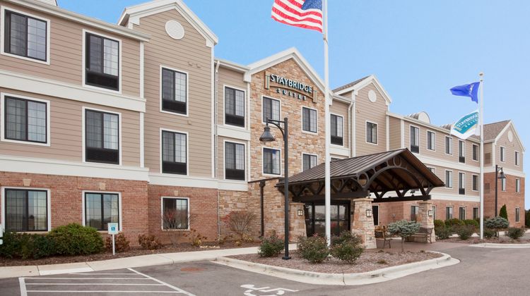 Staybridge Suites West-Oconomowoc Exterior
