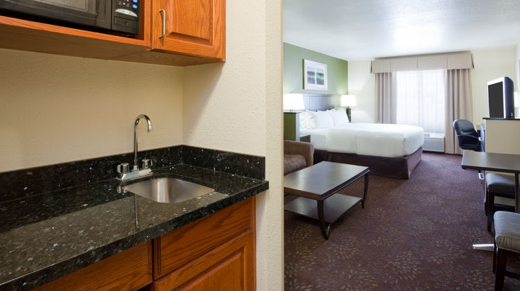 Holiday Inn Express & Suites Suite