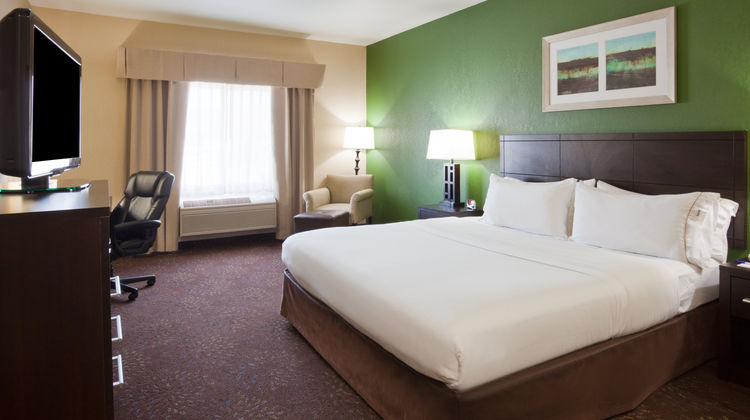 Holiday Inn Express & Suites Room