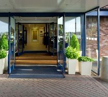 Holiday Inn Express Peterborough Exterior