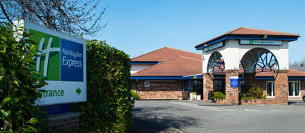 Holiday Inn Express Peterborough Exterior