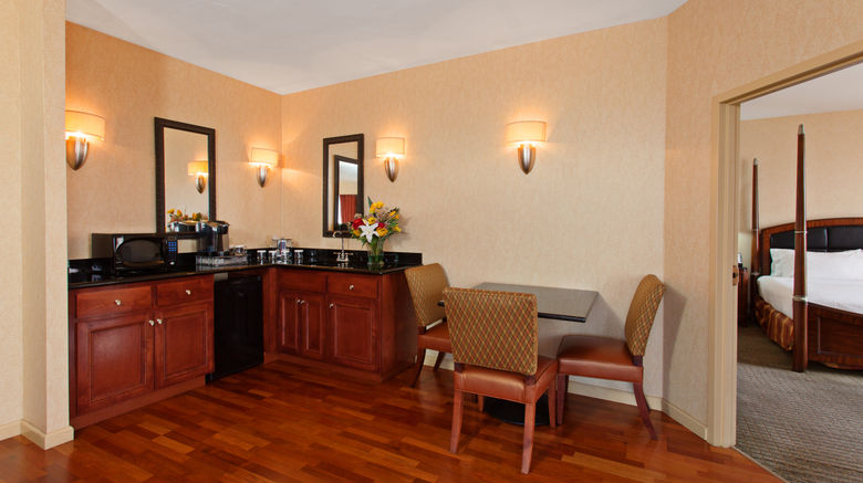 <b>Holiday Inn Sacramento Downtown - Arena Suite</b>. Images powered by <a href="https://www.leonardoworldwide.com/" title="Leonardo Worldwide" target="_blank">Leonardo</a>.