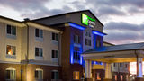 Holiday Inn Express & Suites Nevada Exterior