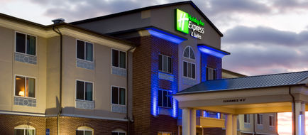 Holiday Inn Express & Suites Nevada Exterior