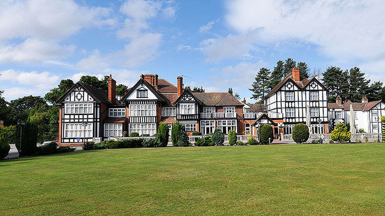 The Golf Hotel Exterior