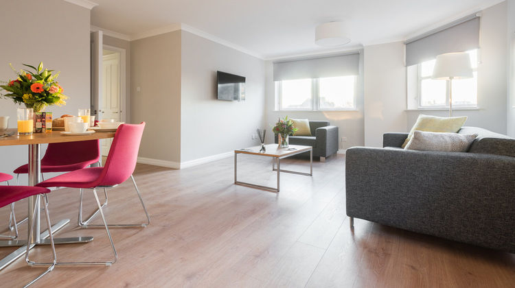 Premier Suites Plus Glasgow Bath Street Room