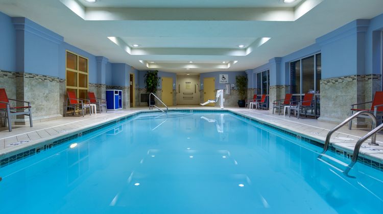 Holiday Inn Express East Brunswick Pool