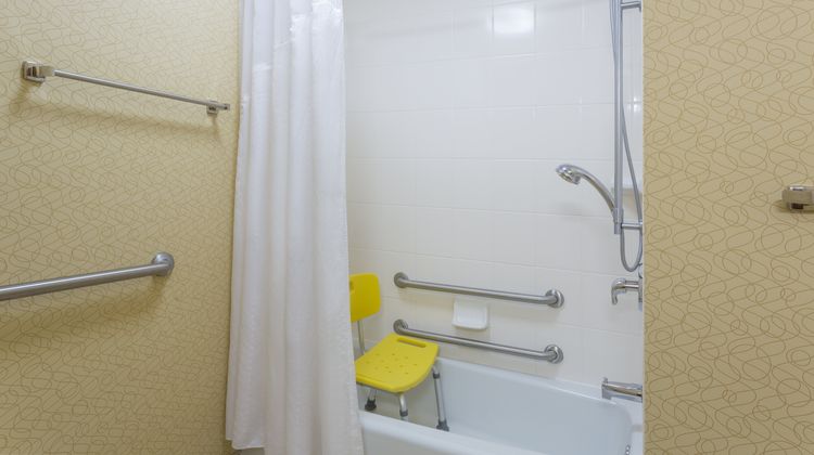 Holiday Inn Express East Brunswick Room