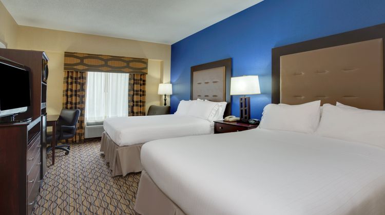 Holiday Inn Express East Brunswick Room