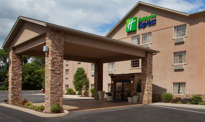 Holiday Inn Express Mount Pleasant Exterior