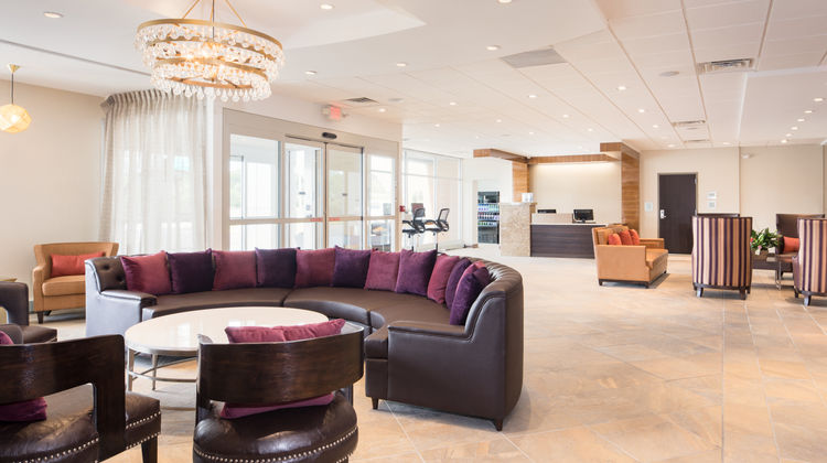 Crowne Plaza Burr Ridge Lobby