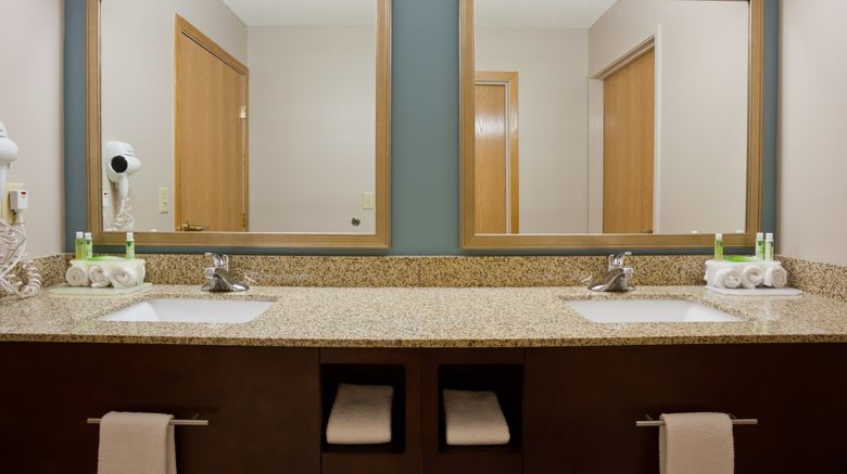 <b>Holiday Inn Express & Suites St. Cloud Room</b>. Images powered by <a href="https://www.leonardoworldwide.com/" title="Leonardo Worldwide" target="_blank">Leonardo</a>.