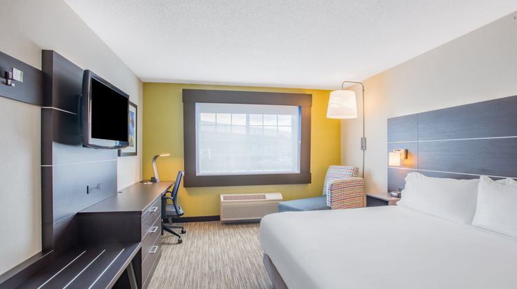 Holiday Inn Express Hotel & Suites Room