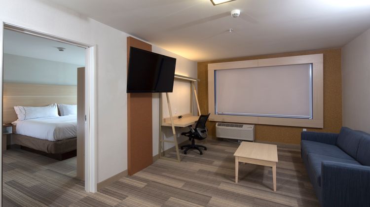 Holiday Inn Express & Suites, Monroe Suite