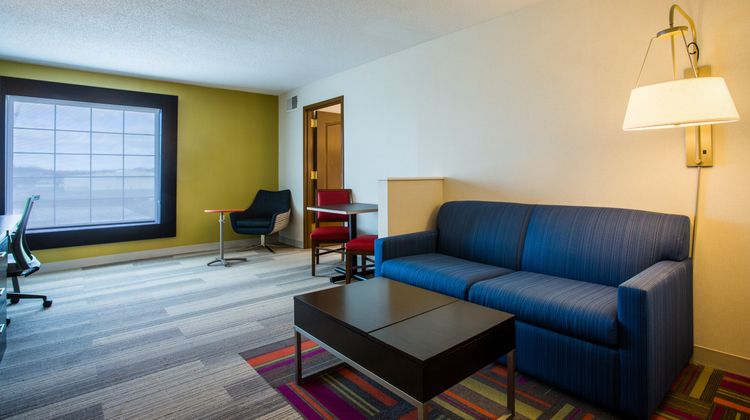 Holiday Inn Express & Suites Reading Suite