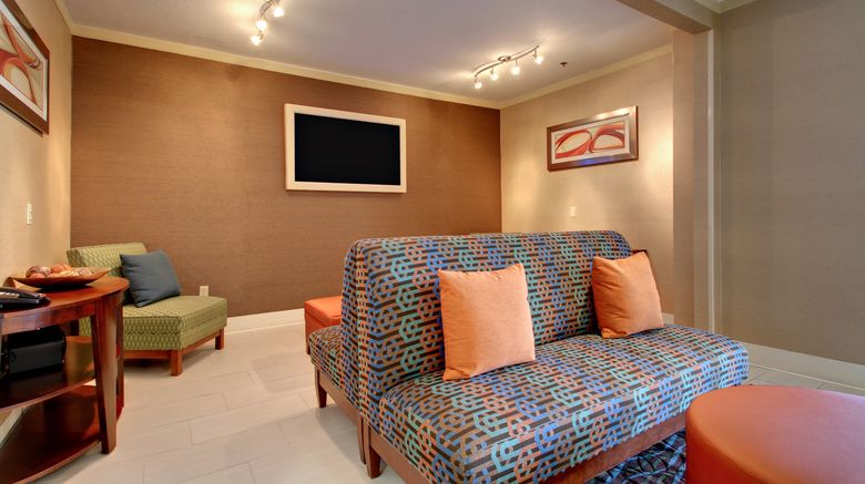 <b>Holiday Inn Express Inn & Suites South Exterior</b>. Images powered by <a href="https://www.leonardoworldwide.com/" title="Leonardo Worldwide" target="_blank">Leonardo</a>.