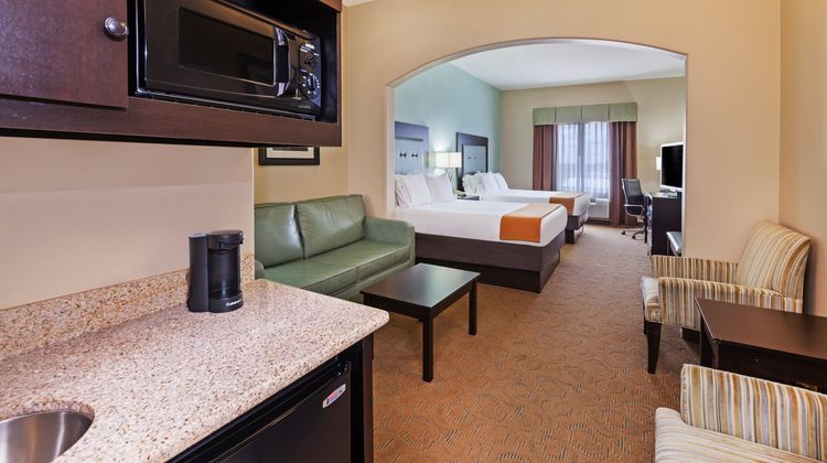 Holiday Inn Express Hotel & Suites Suite