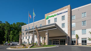Holiday Inn Express & Suites CLT Airport