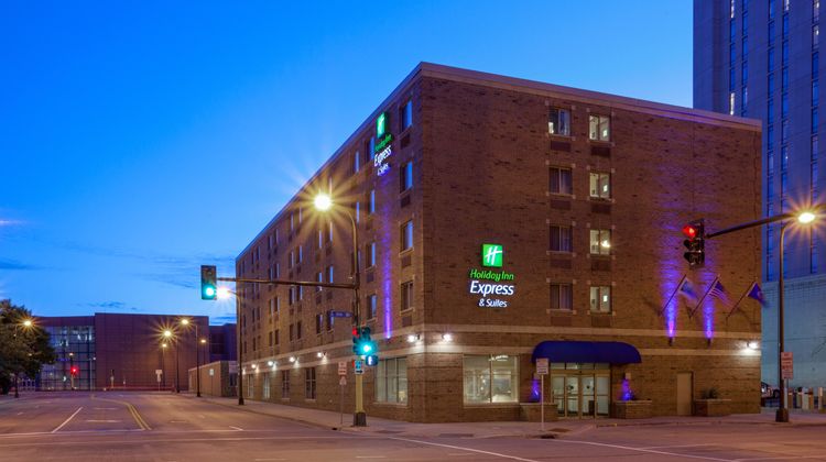 Holiday Inn Express & Suites Downtown Exterior