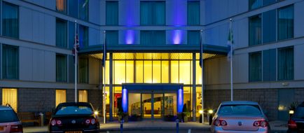 Holiday Inn Express London Stansted Arpt Exterior