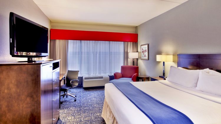 Holiday Inn Express Suites Oak Ridge Room