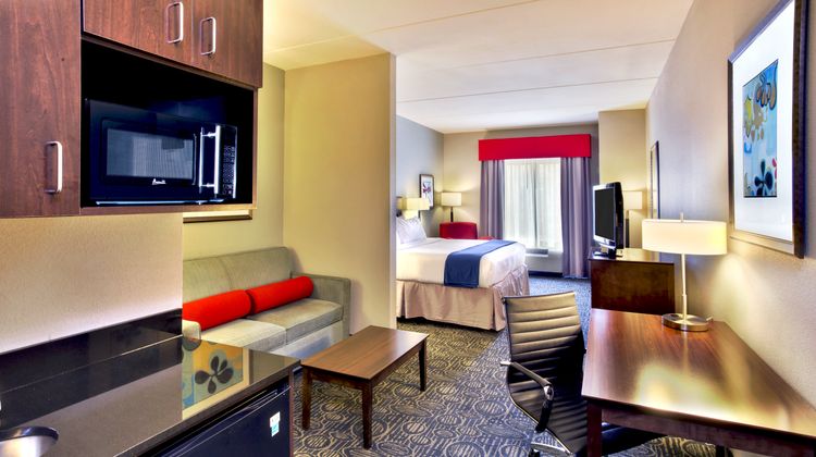Holiday Inn Express Suites Oak Ridge Suite
