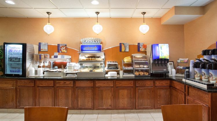 Holiday Inn Express & Suites Cleveland Restaurant