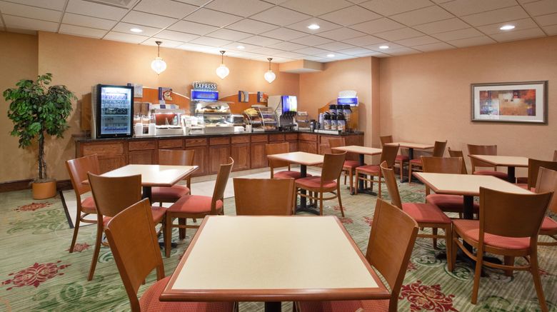 <b>Holiday Inn Express & Suites Cleveland Restaurant</b>. Images powered by <a href="https://www.leonardoworldwide.com/" title="Leonardo Worldwide" target="_blank">Leonardo</a>.