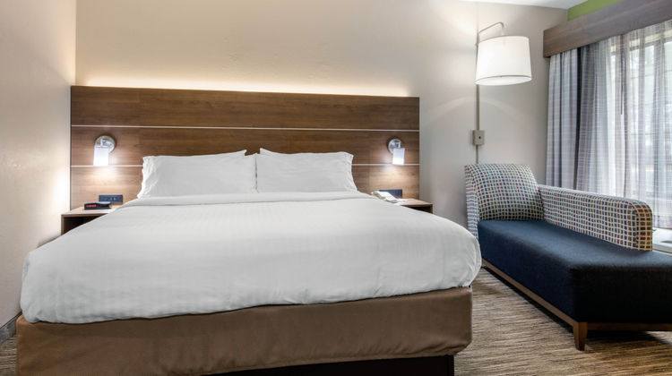 Holiday Inn Express N Evansville Room