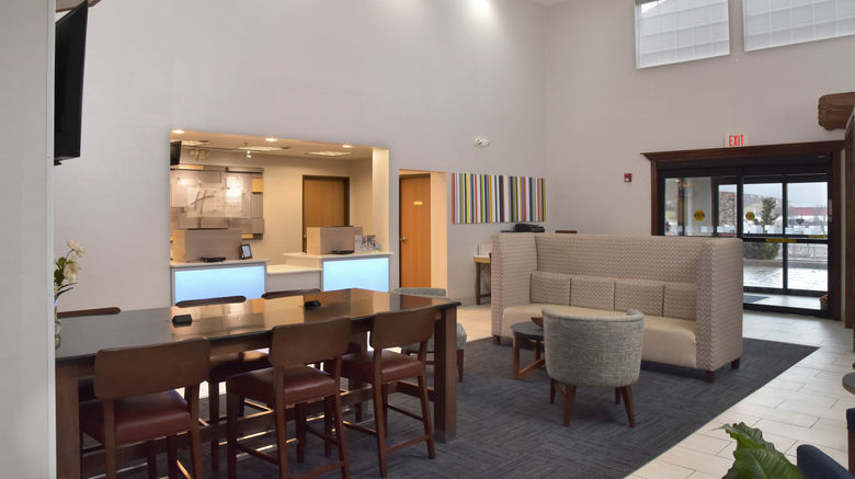 <b>Holiday Inn Express Mount Pleasant Lobby</b>. Images powered by <a href="https://www.leonardoworldwide.com/" title="Leonardo Worldwide" target="_blank">Leonardo</a>.