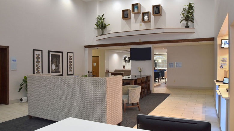 <b>Holiday Inn Express Mount Pleasant Lobby</b>. Images powered by <a href="https://www.leonardoworldwide.com/" title="Leonardo Worldwide" target="_blank">Leonardo</a>.