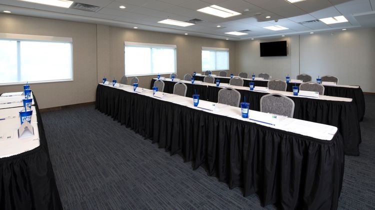 Holiday Inn Express & Suites Gaylord Meeting
