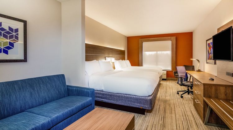 Holiday Inn Express Hotel & Suites Suite
