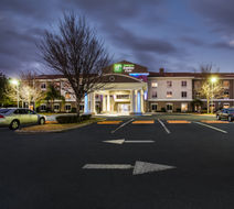 Holiday Inn Express Hotel & Suites Exterior