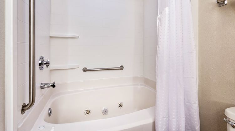 Holiday Inn Express Hotel & Suites Suite