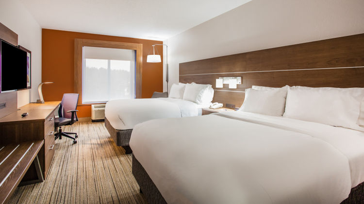 Holiday Inn Express Hotel & Suites Suite
