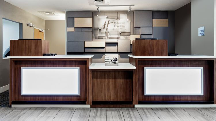 Holiday Inn Express Hotel & Suites Lobby