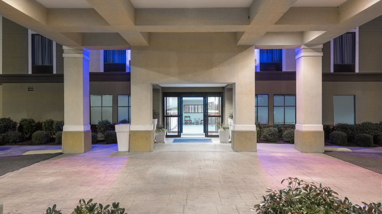 Holiday Inn Express & Suites Grenada Exterior