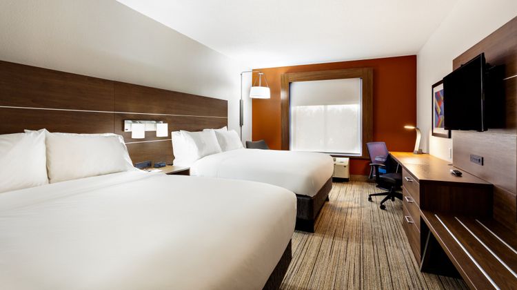 Holiday Inn Express Hotel & Suites Room