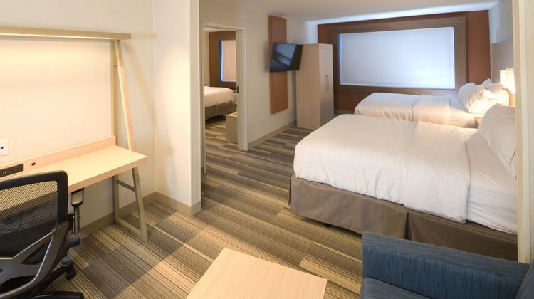 Holiday Inn Express & Suites Gaylord Suite