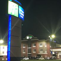 Holiday Inn Express Hotel & Suites